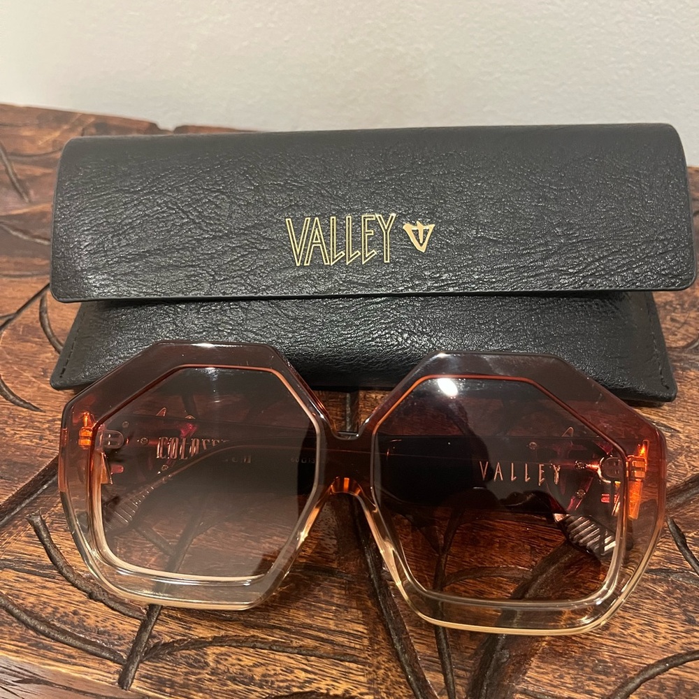 Valley Eyewear Red and Brown Ombré Colosseum Gradient Octagonal Sunglasses